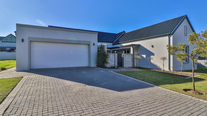 To Let 4 Bedroom Property for Rent in Kingswood Golf Estate Western Cape